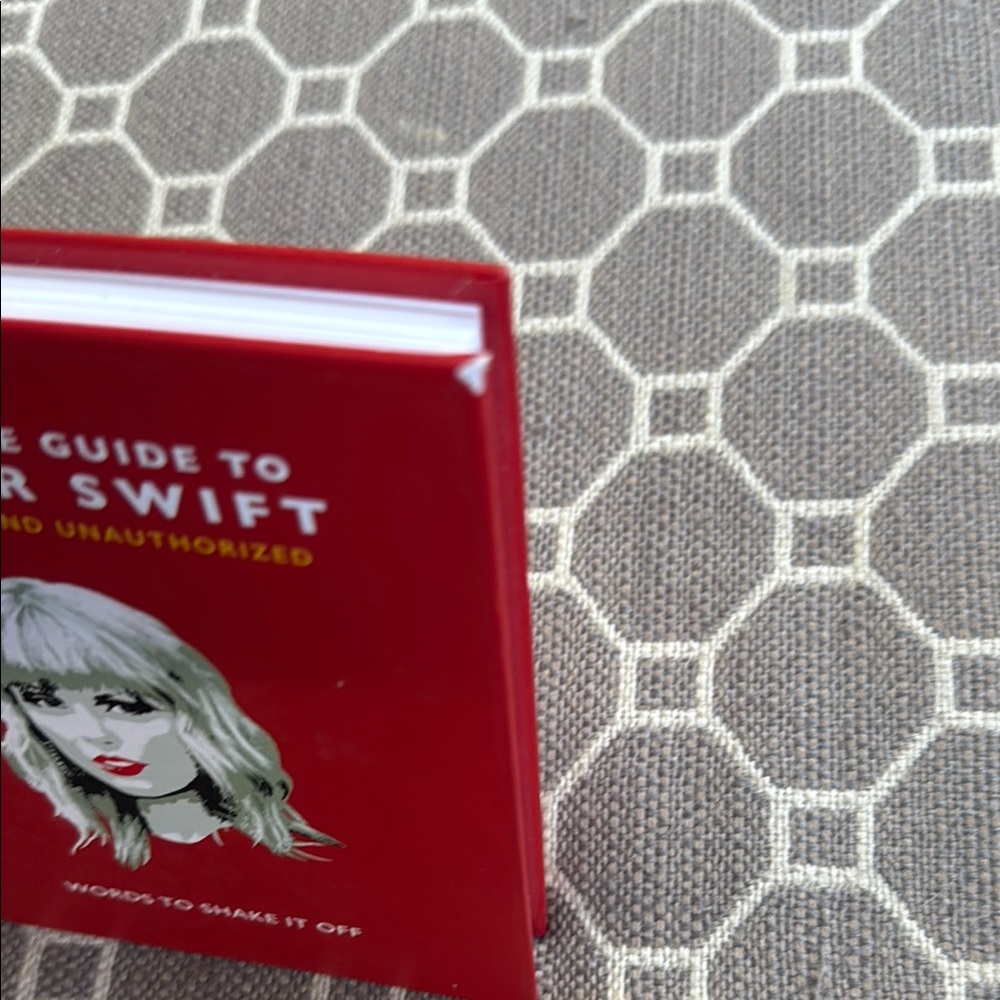 Red 'The Little Guide to Taylor Swift' Book - Picture 3 of 6